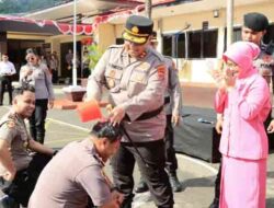 Kapolresta Pulau Ambon Pimpin Upacara Kenaikan Pangkat 62 Personel Polri